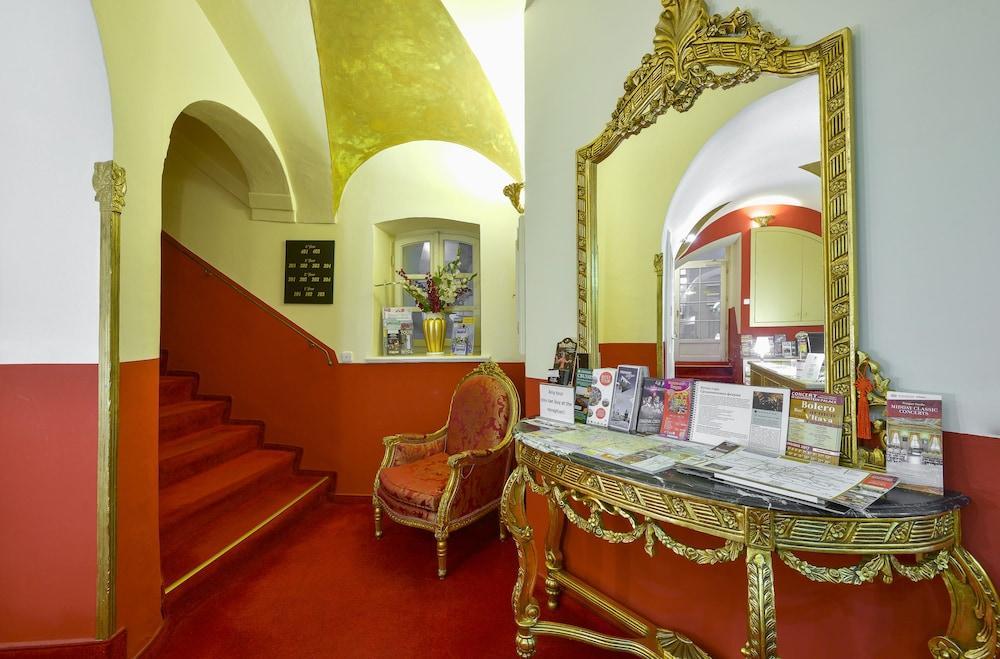 Apart-hotel Lobster Praga