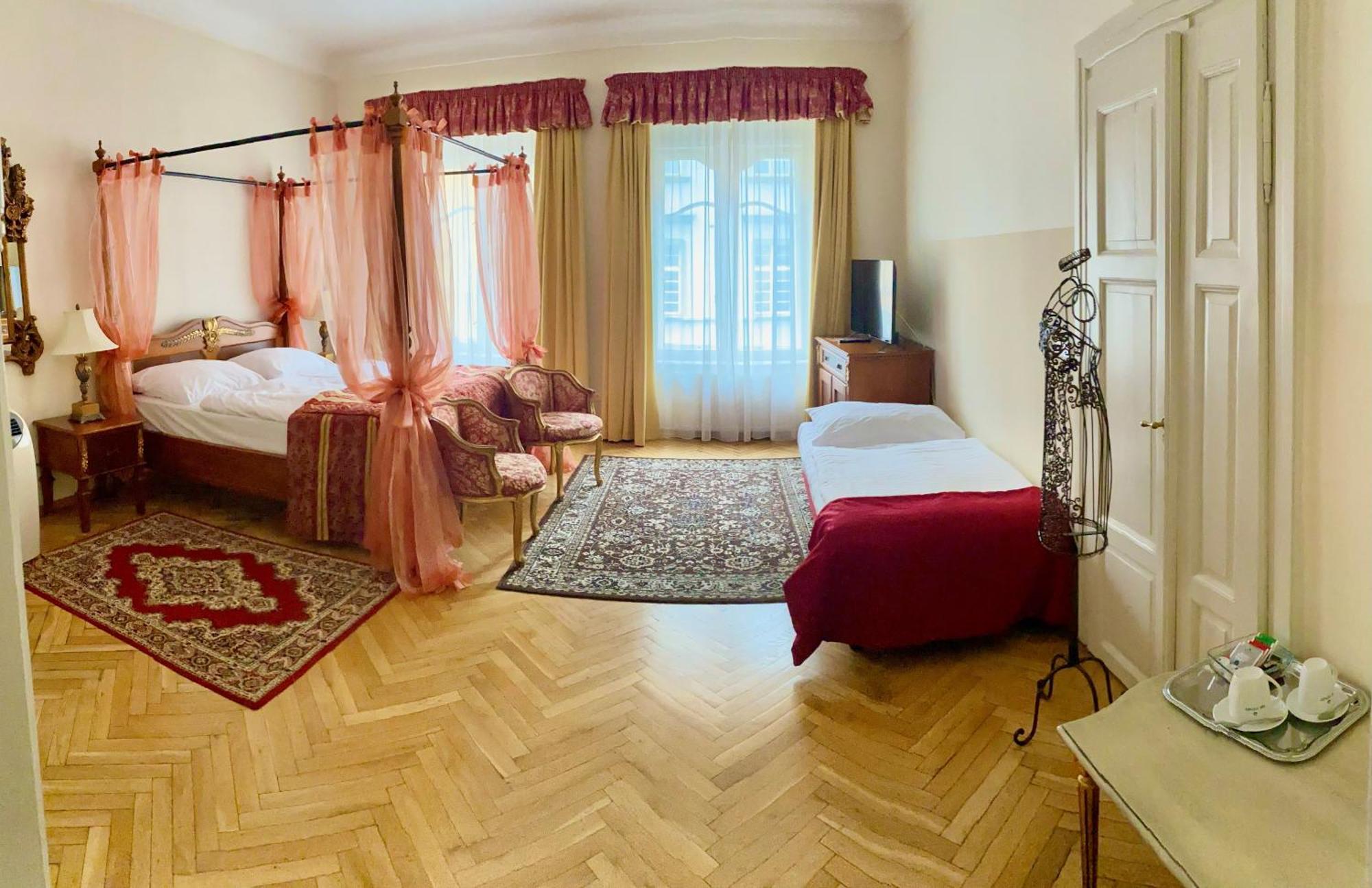 Lobster Hotel apartamentowy 4*
